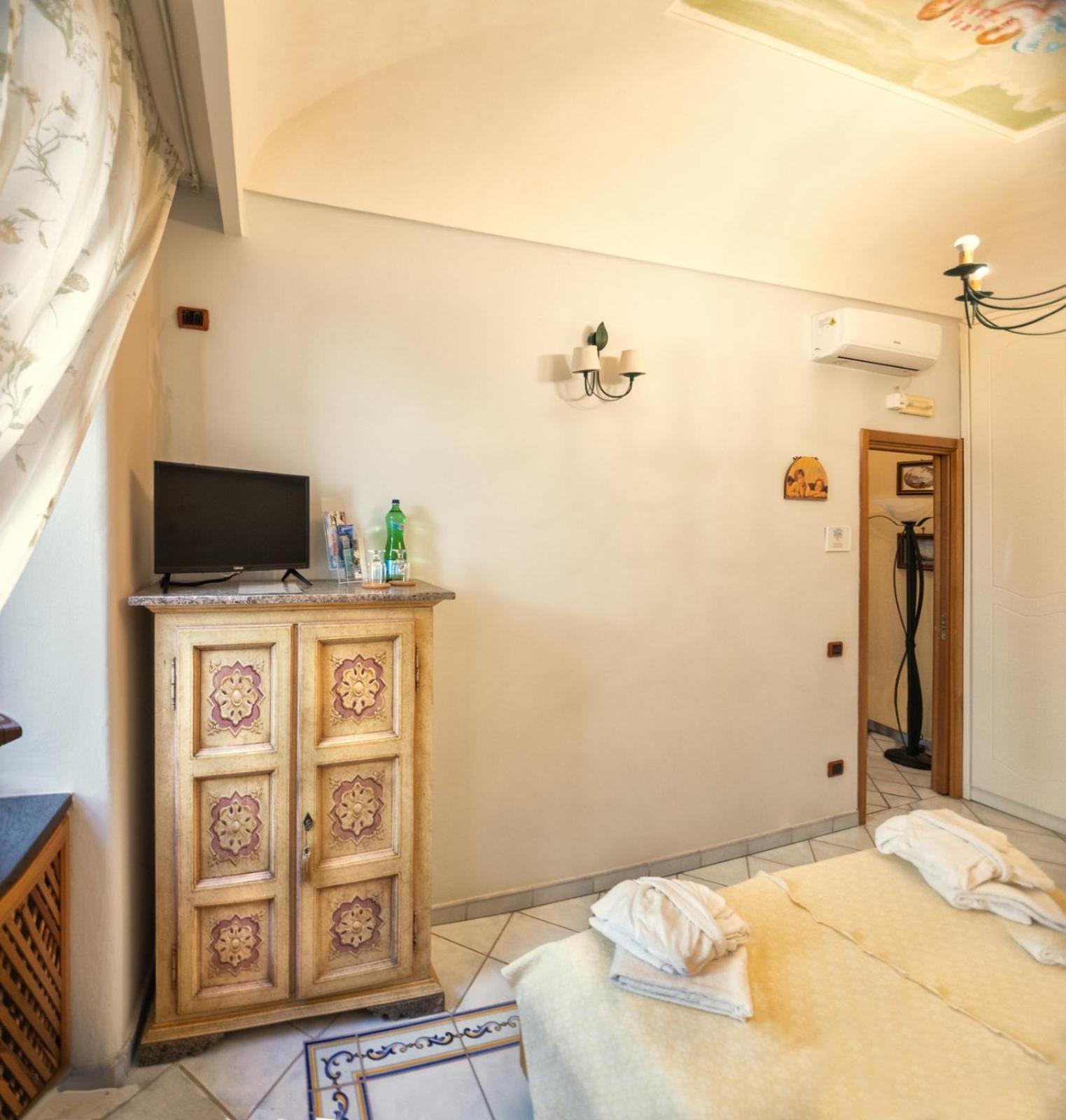 Bed and Breakfast La Finestra Sul Mare à Ischia Extérieur photo